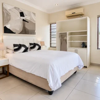 andante-lodge-bell-suite-bedroom-desk
