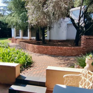 The Strauss Suite – Modern 30m² Power-Studio & Garden Retreat