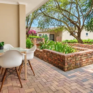 chopin-suite-garden-patio-outdoor-dining-pretoria